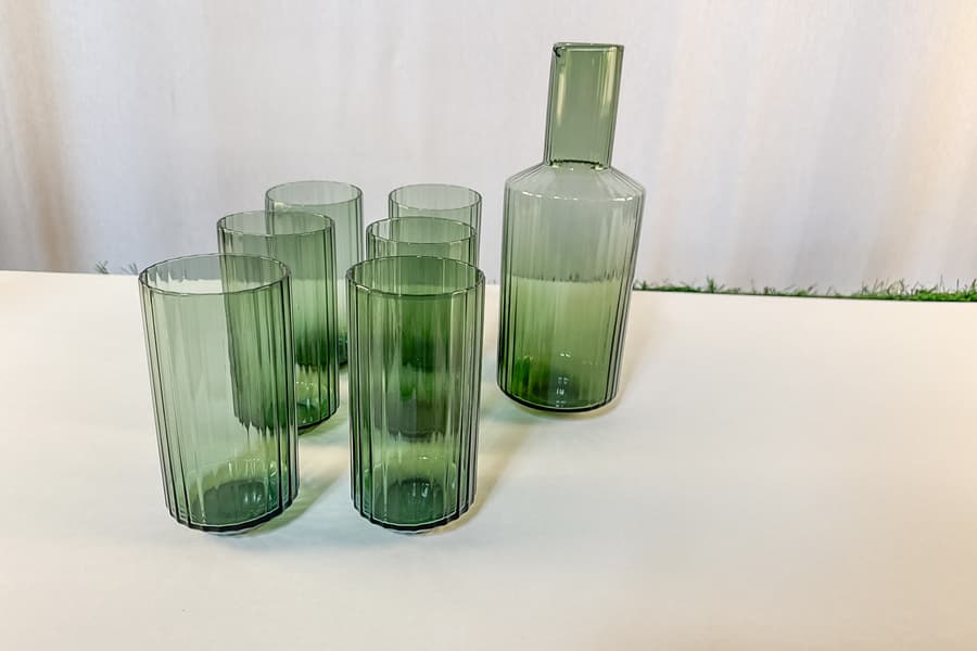 6 Gläser mit Karaffe